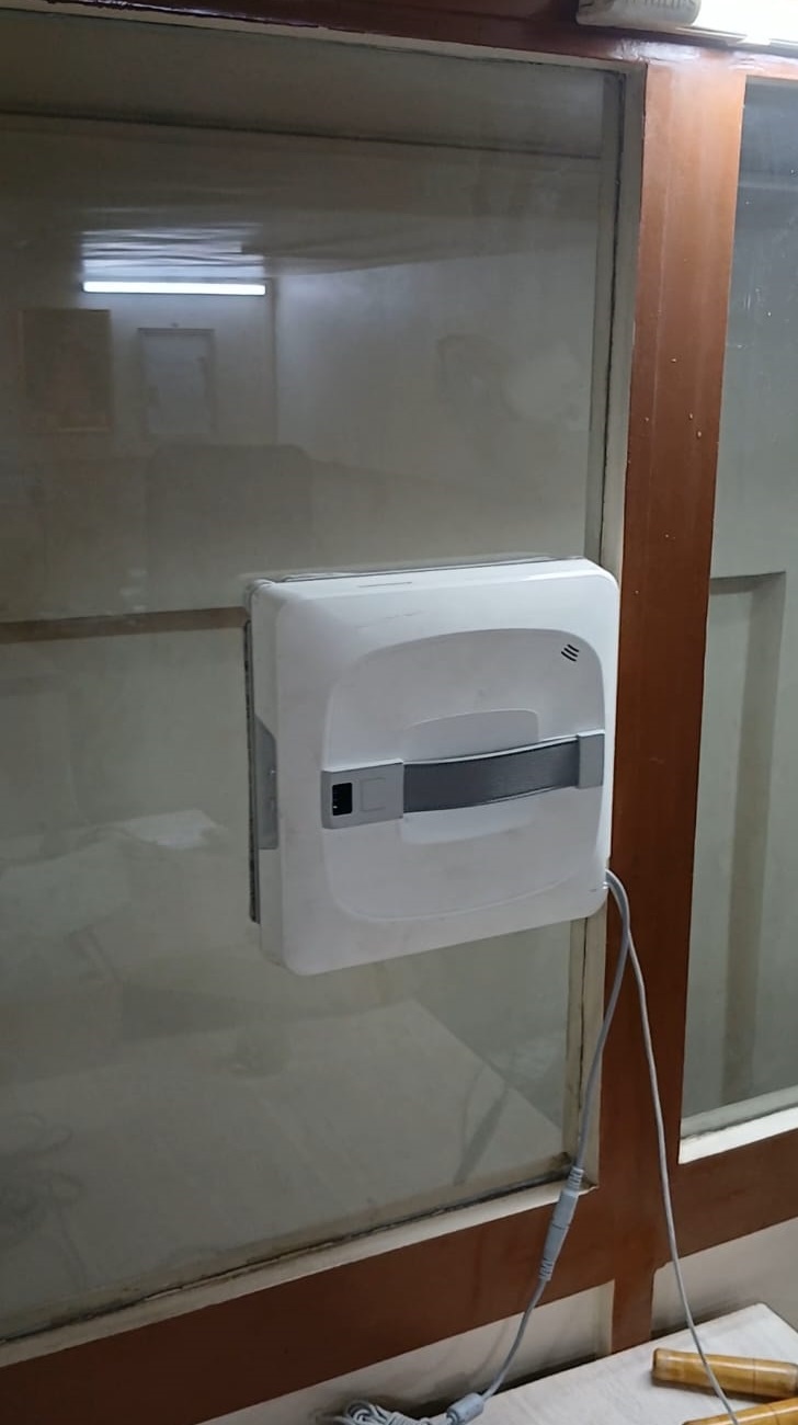 Glass Cleaning Robot1